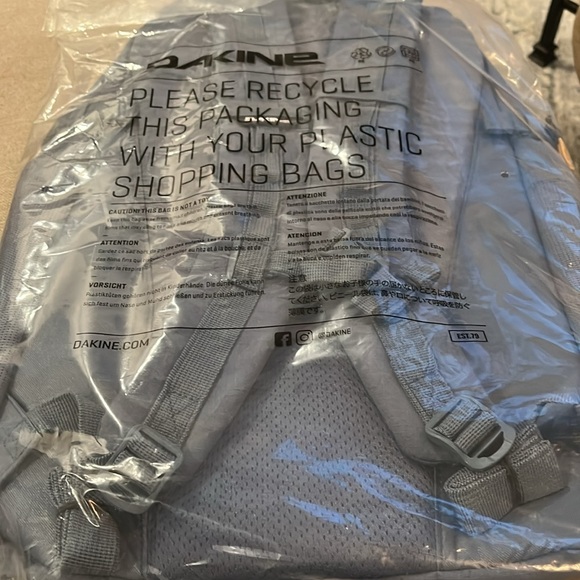 Dakine Vintage Blue Wndr Pack 25L/NWT - Picture 9 of 9